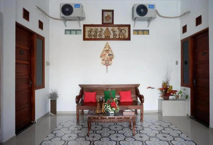 فندق Reddoorz Near Stasiun Purwosari