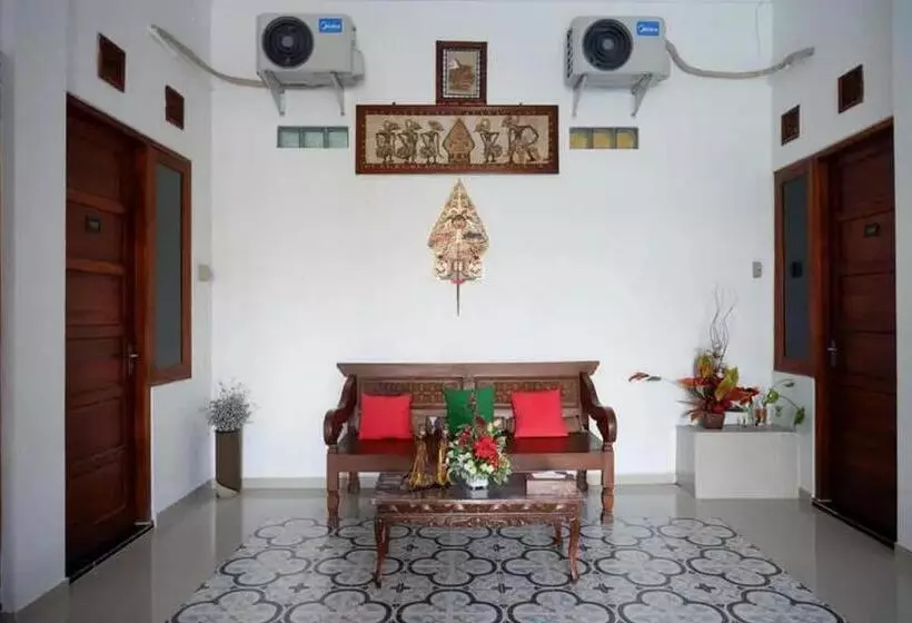 ホテル Reddoorz Near Stasiun Purwosari