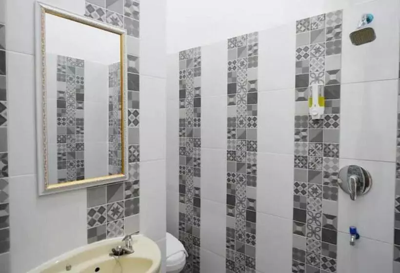 ホテル Reddoorz Near Stasiun Purwosari