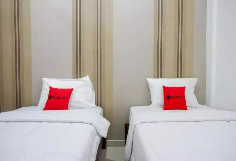 ホテル Reddoorz Near Stasiun Purwosari