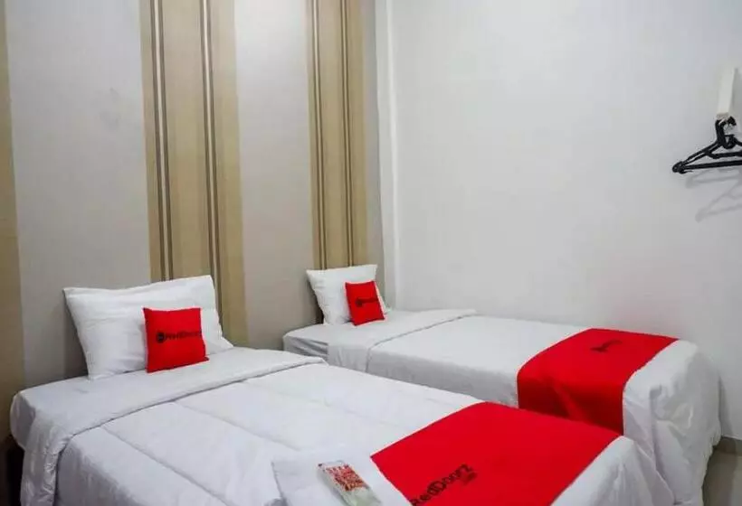 ホテル Reddoorz Near Stasiun Purwosari