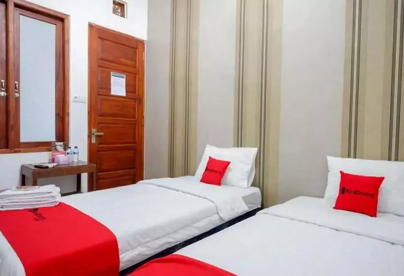 ホテル Reddoorz Near Stasiun Purwosari
