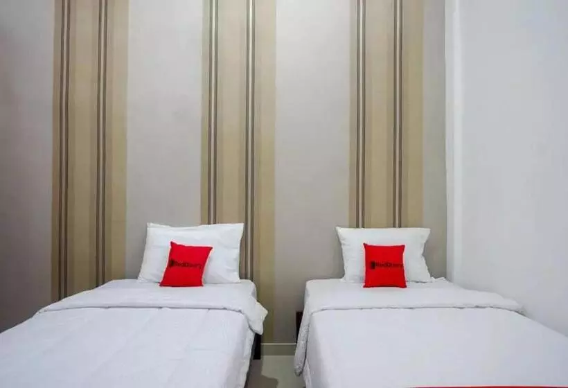 ホテル Reddoorz Near Stasiun Purwosari