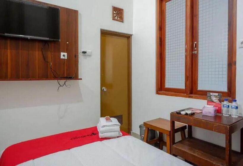 فندق Reddoorz Near Stasiun Purwosari