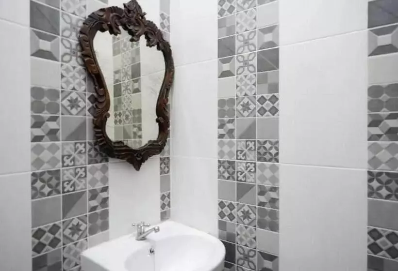 ホテル Reddoorz Near Stasiun Purwosari