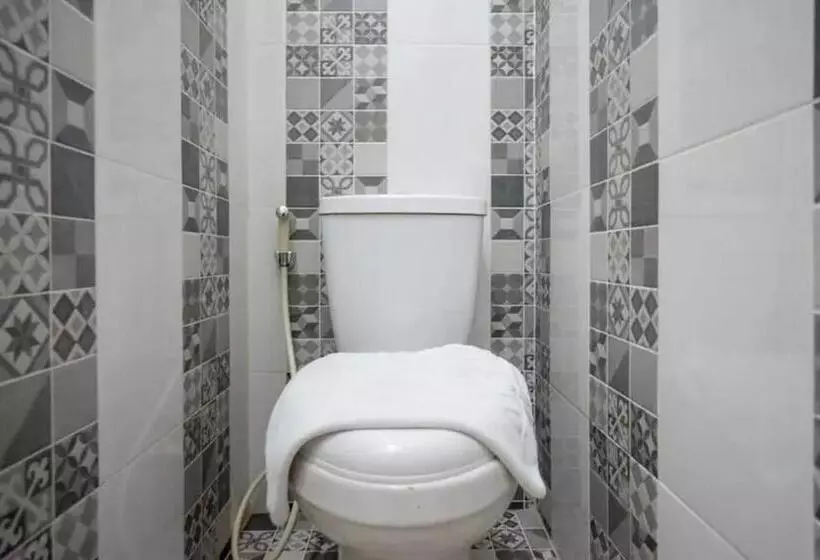 ホテル Reddoorz Near Stasiun Purwosari