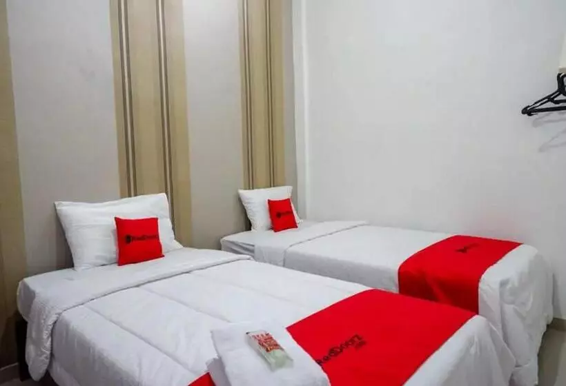 ホテル Reddoorz Near Stasiun Purwosari