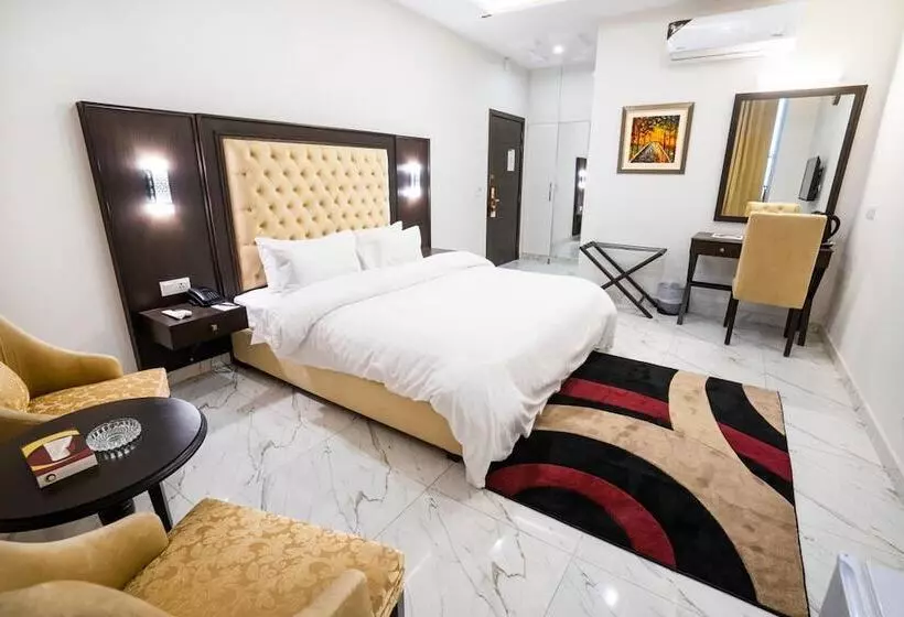 هتل One Mm Alam Road Lahore