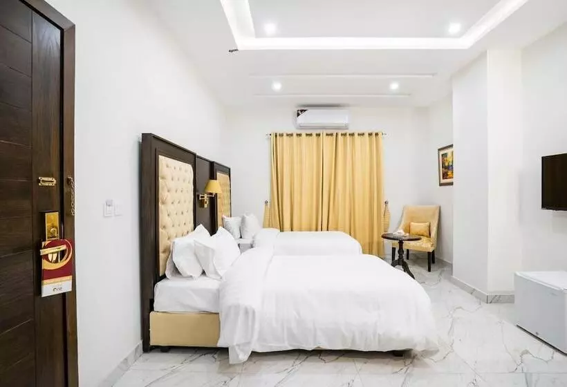 هتل One Mm Alam Road Lahore