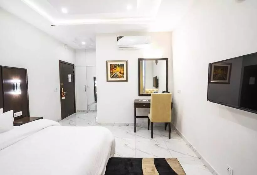 هتل One Mm Alam Road Lahore