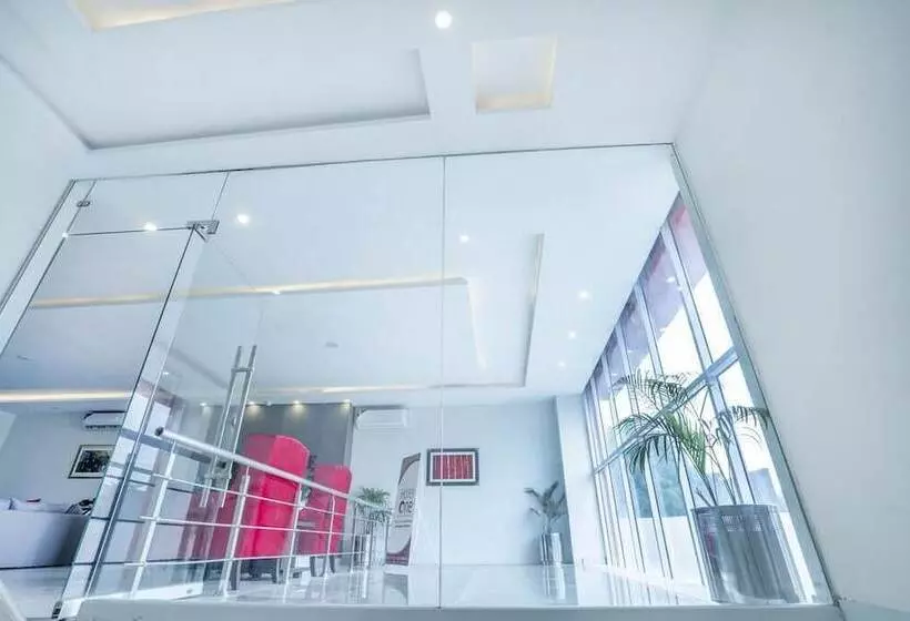 هتل One Mm Alam Road Lahore