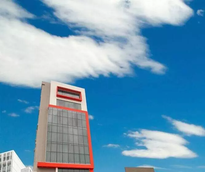 هتل One Mm Alam Road Lahore