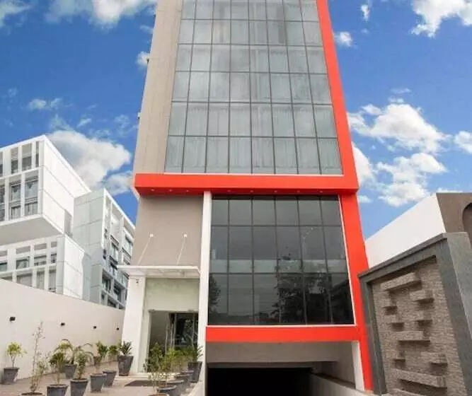 هتل One Mm Alam Road Lahore