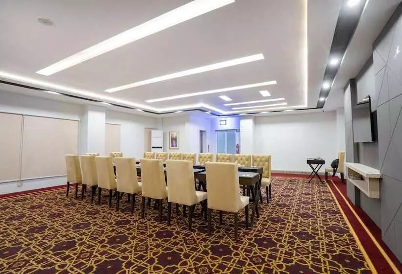 هتل One Mm Alam Road Lahore