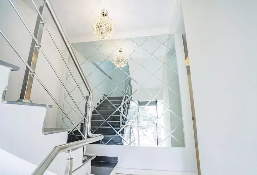 هتل One Mm Alam Road Lahore