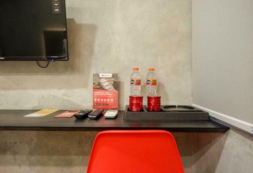 בית מלון כפרי Reddoorz Plus Near Kawasan Sam Poo Kong Semarang