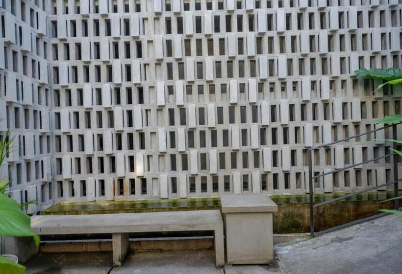 בית מלון כפרי Reddoorz Plus Near Kawasan Sam Poo Kong Semarang