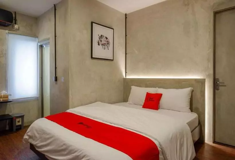 Hotelli Reddoorz Plus Near Kawasan Sam Poo Kong Semarang
