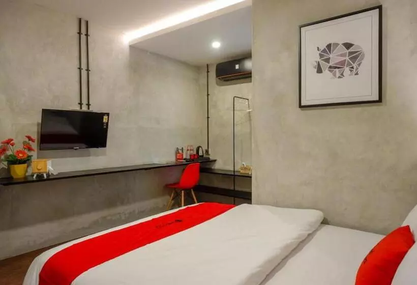 Hotelli Reddoorz Plus Near Kawasan Sam Poo Kong Semarang