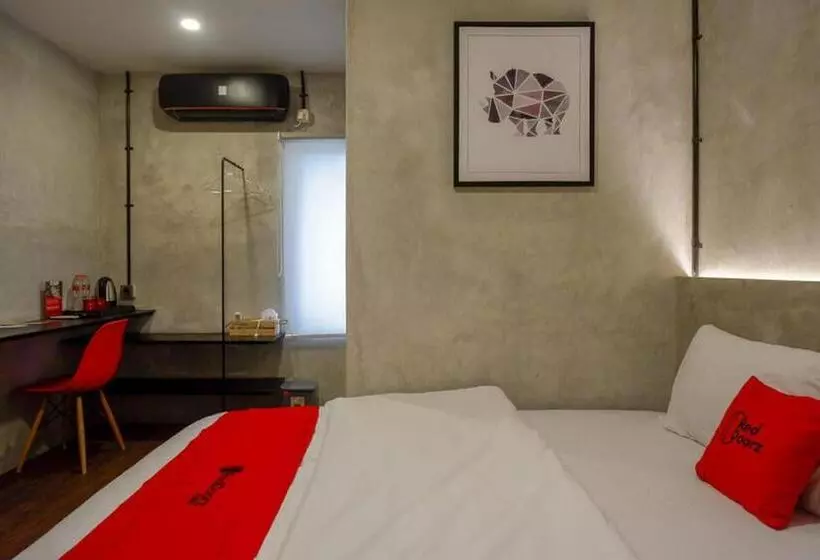 Hotelli Reddoorz Plus Near Kawasan Sam Poo Kong Semarang
