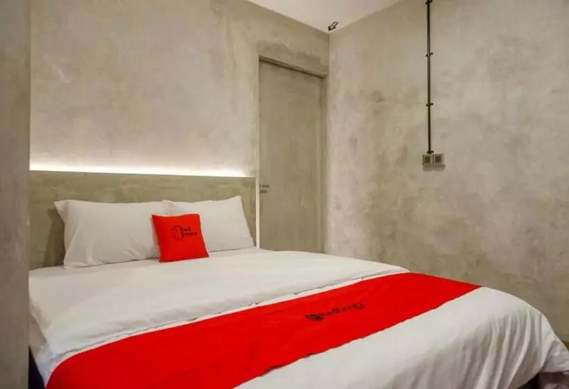 Hotelli Reddoorz Plus Near Kawasan Sam Poo Kong Semarang