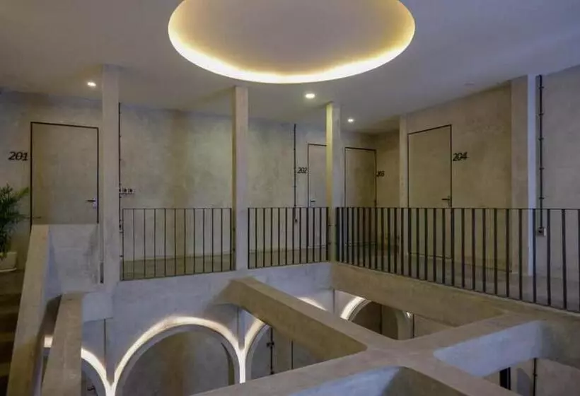 Hotelli Reddoorz Plus Near Kawasan Sam Poo Kong Semarang