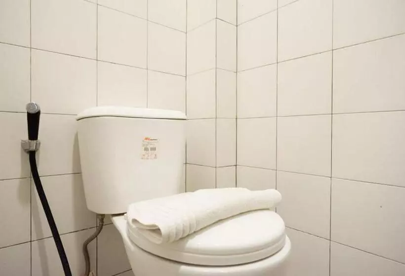 Hotelli Reddoorz Plus Near Kawasan Sam Poo Kong Semarang