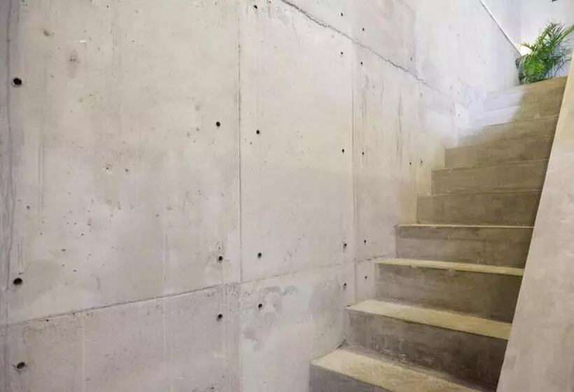 Hotelli Reddoorz Plus Near Kawasan Sam Poo Kong Semarang