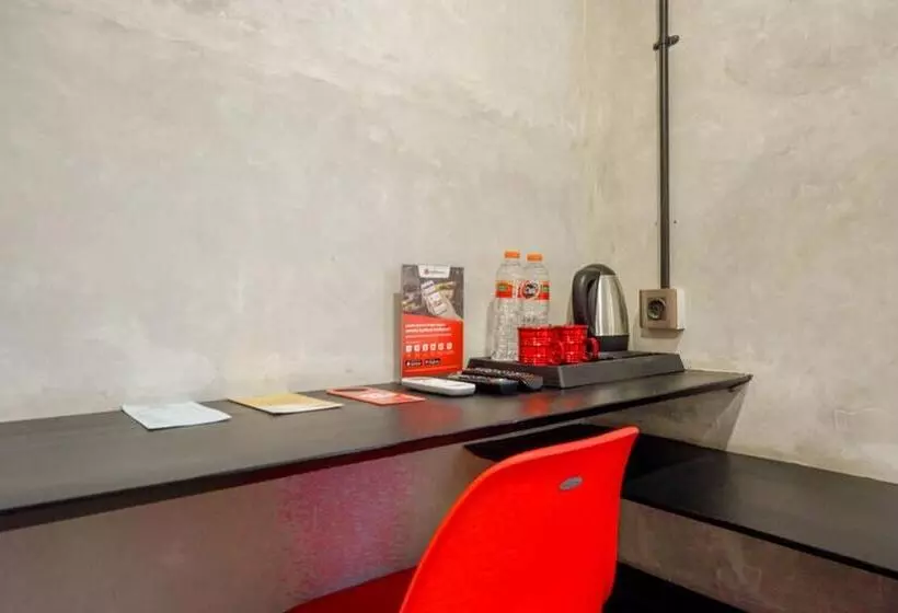 Hotelli Reddoorz Plus Near Kawasan Sam Poo Kong Semarang