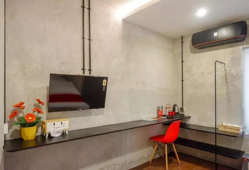 Hotelli Reddoorz Plus Near Kawasan Sam Poo Kong Semarang