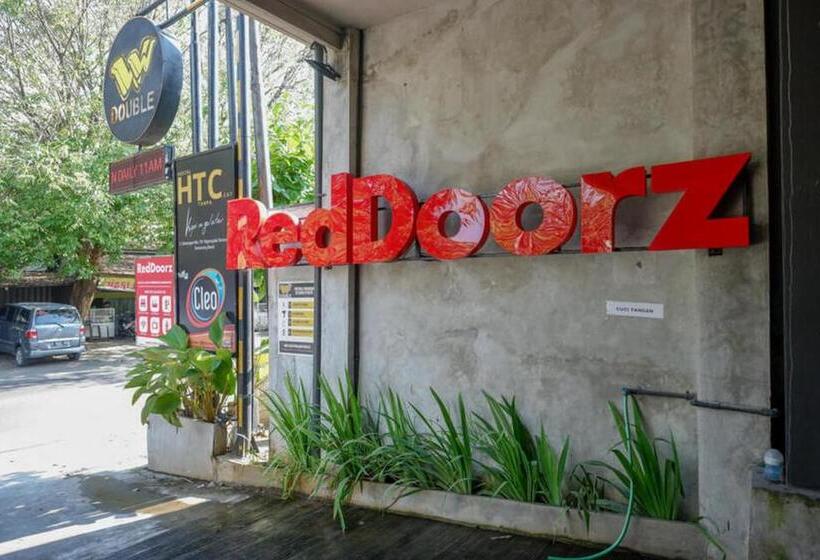 בית מלון כפרי Reddoorz Plus Near Kawasan Sam Poo Kong Semarang