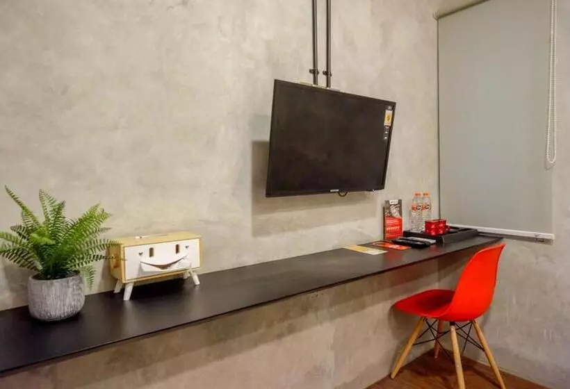 Hotelli Reddoorz Plus Near Kawasan Sam Poo Kong Semarang