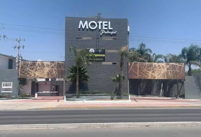 Motel Pedregal Suites