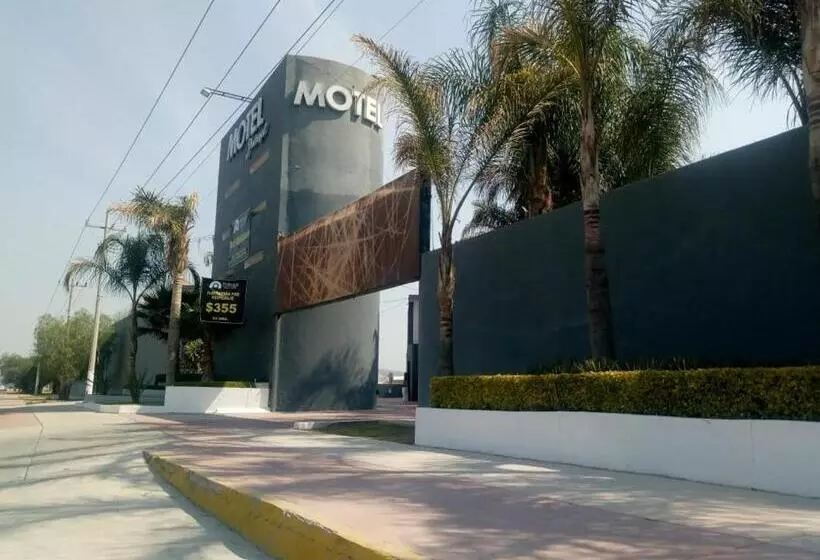 Motel Pedregal Suites