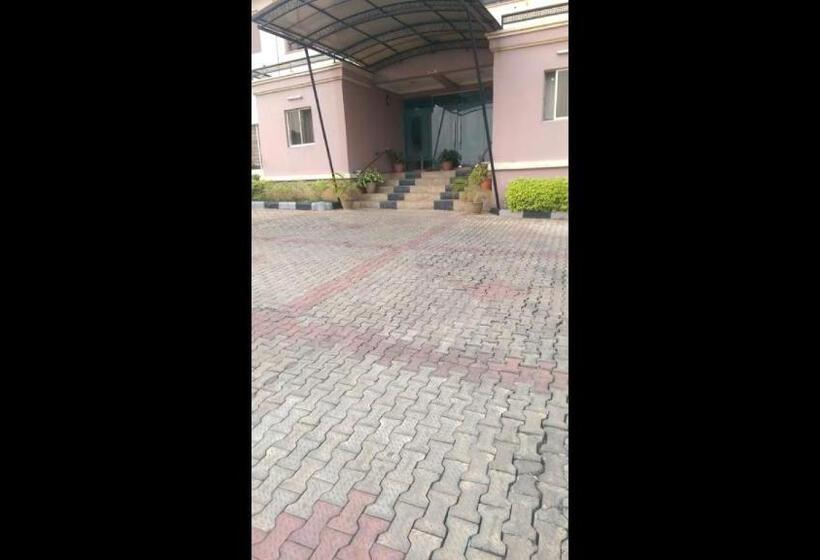 پانسیون Room In Lodge   Grand Serene Hotel Ibadan