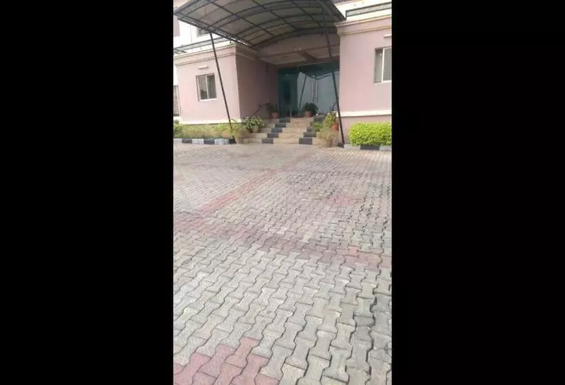 پانسیون Room In Lodge   Grand Serene Hotel Ibadan