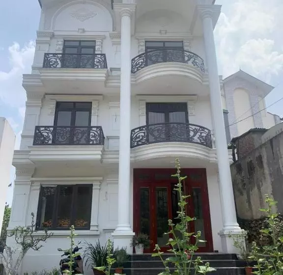 پانسیون The 1996 House