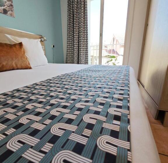 هتل Des Calanques