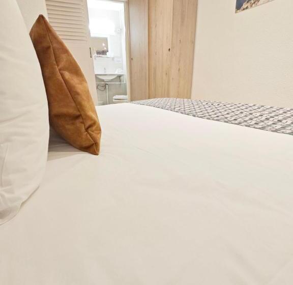 هتل Des Calanques