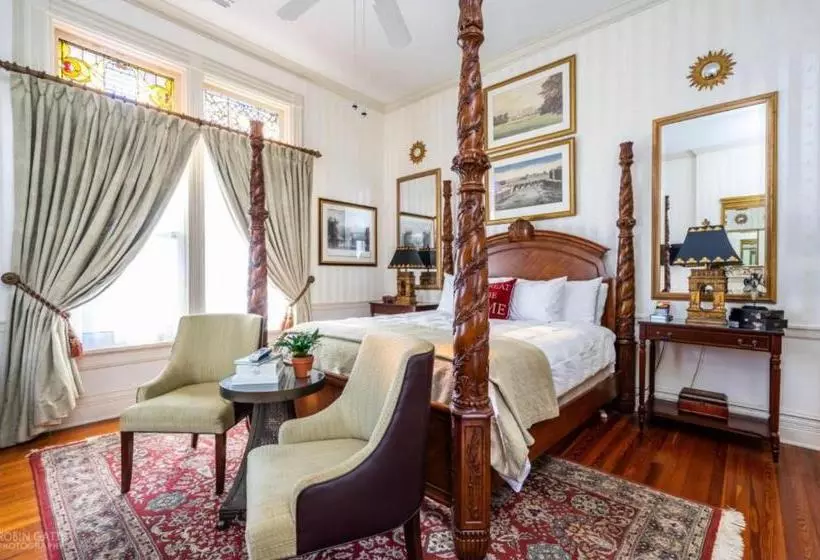 Aamiaismajoitus (B&B) Burke Mansion