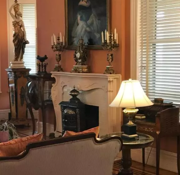 Aamiaismajoitus (B&B) Burke Mansion