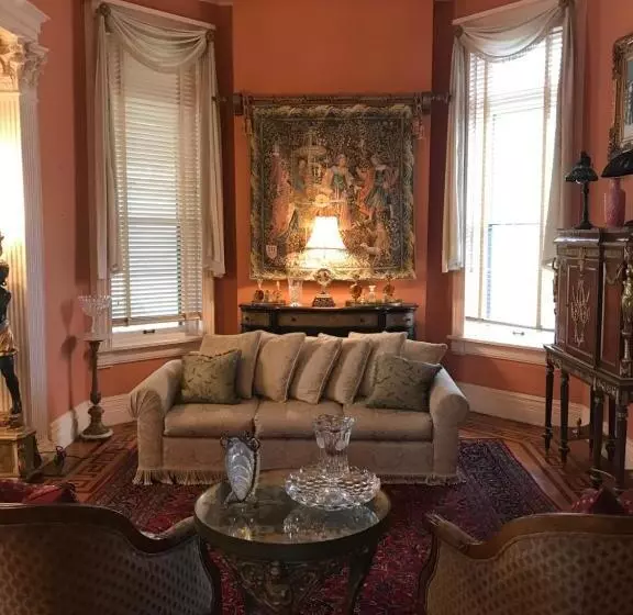 Aamiaismajoitus (B&B) Burke Mansion