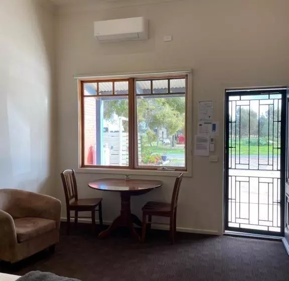 Falcon Hotel Motel
