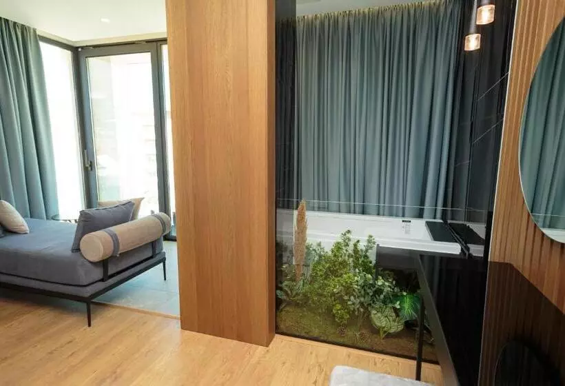 Ames Hotel & Spa