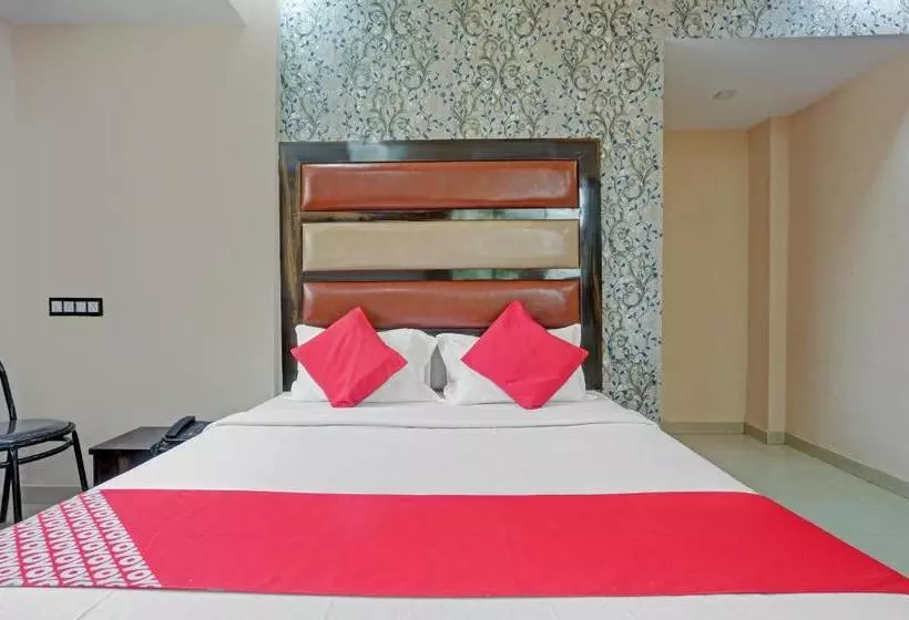 ホテル Oyo 79851  Sai Nitya Residency