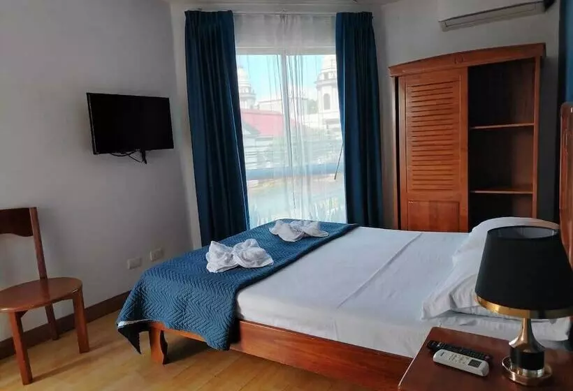 Park View Hotel & Restaurant