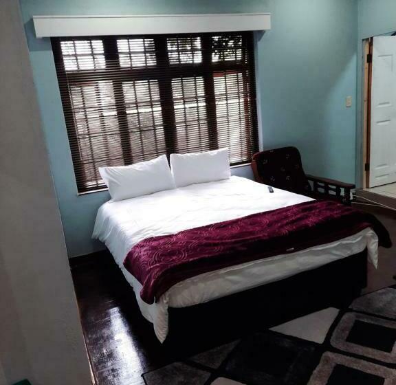 פנסיון Luvuyos Guest House Pmb