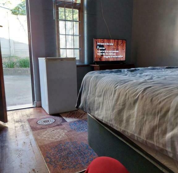 פנסיון Luvuyos Guest House Pmb