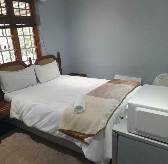 פנסיון Luvuyos Guest House Pmb