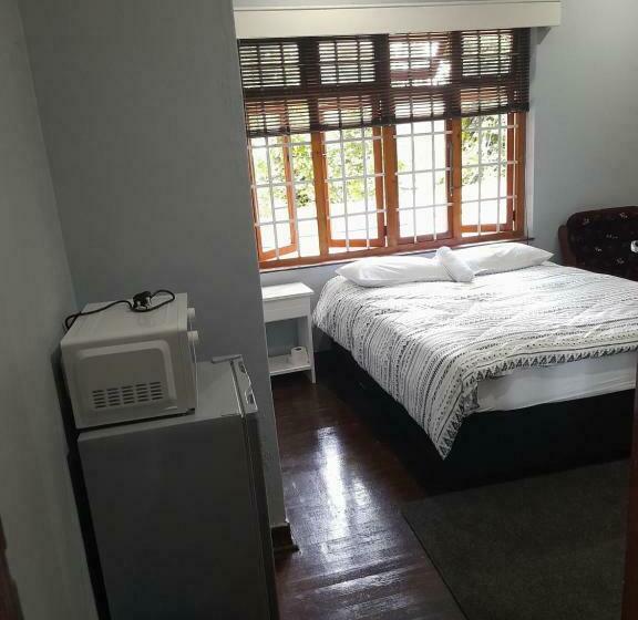 פנסיון Luvuyos Guest House Pmb